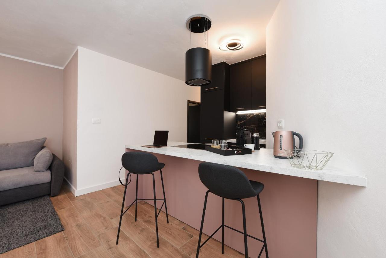 Malako Family Apartments Seline Eksteriør bilde