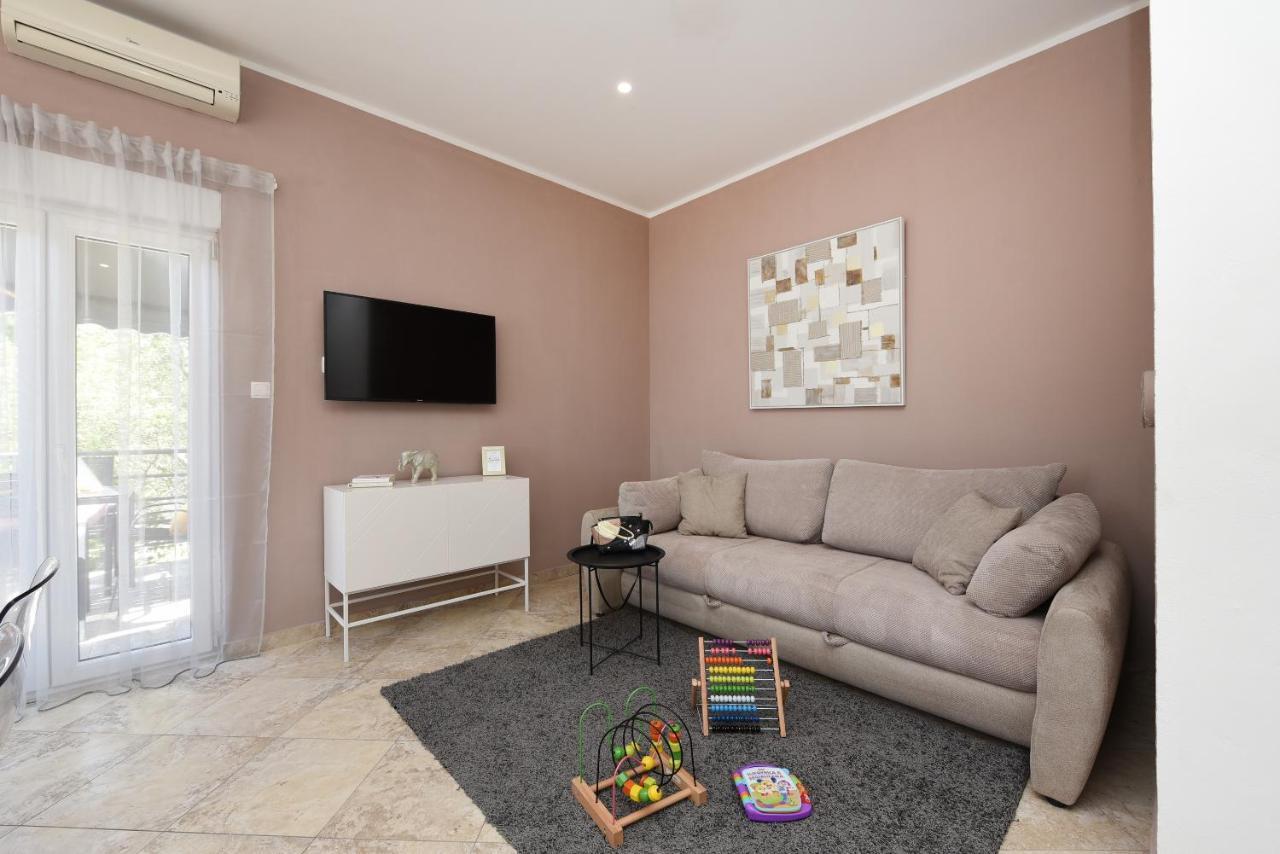 Malako Family Apartments Seline Eksteriør bilde
