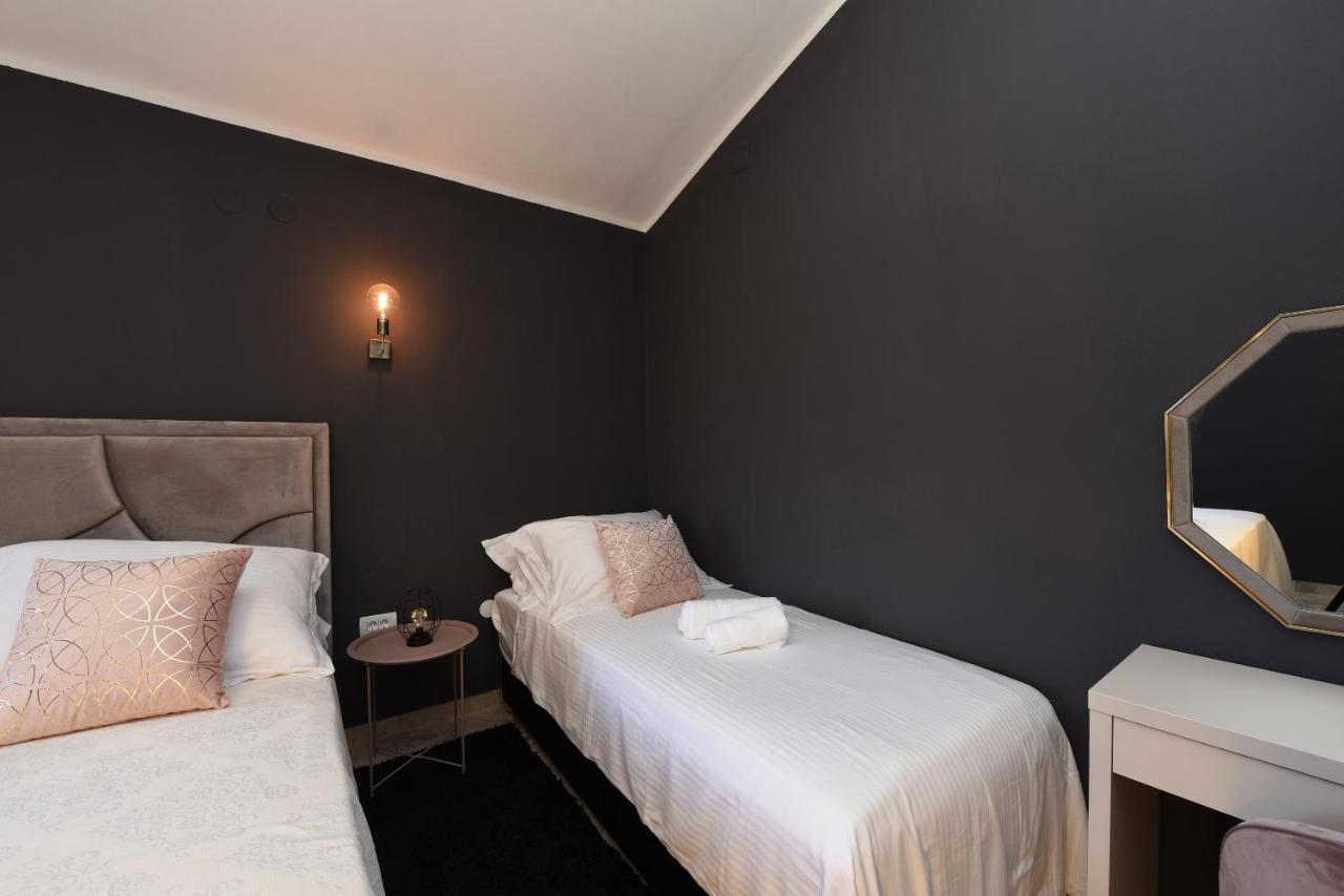 Malako Family Apartments Seline Eksteriør bilde