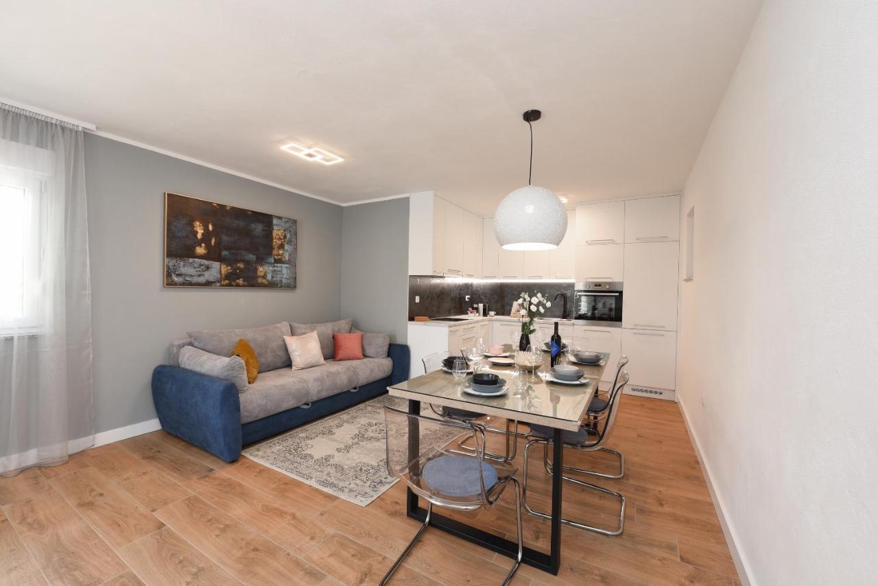Malako Family Apartments Seline Eksteriør bilde