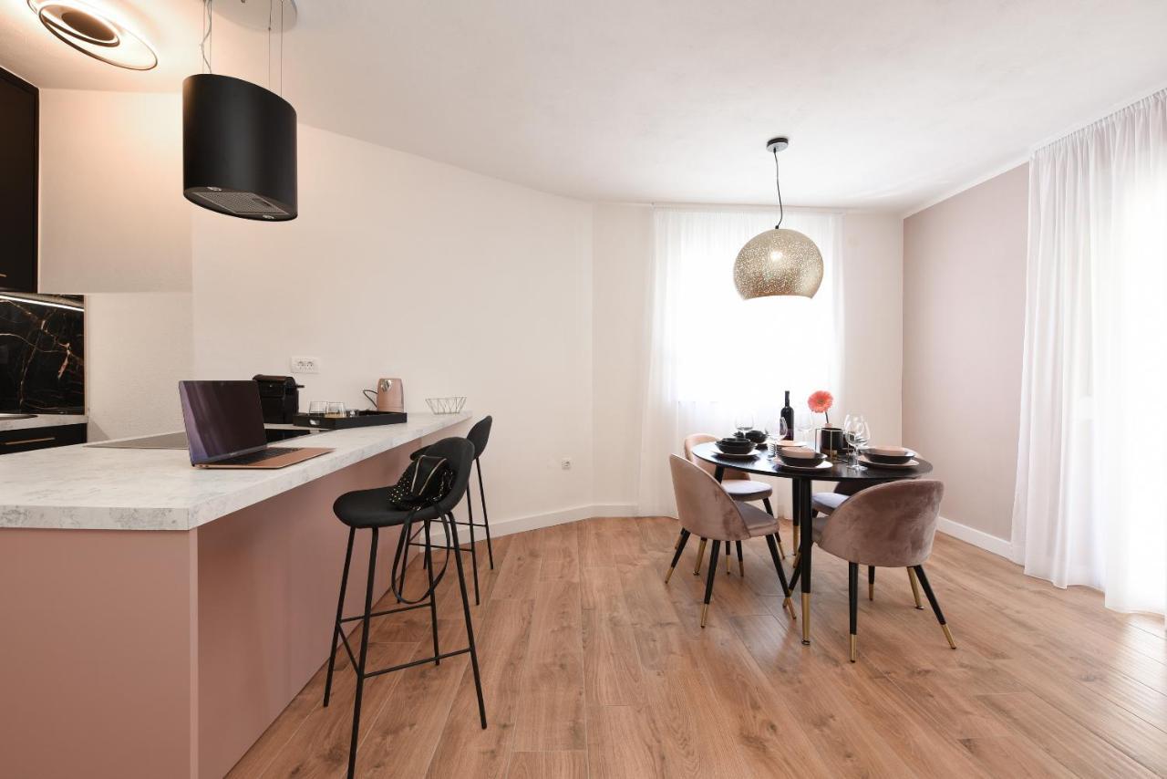 Malako Family Apartments Seline Eksteriør bilde