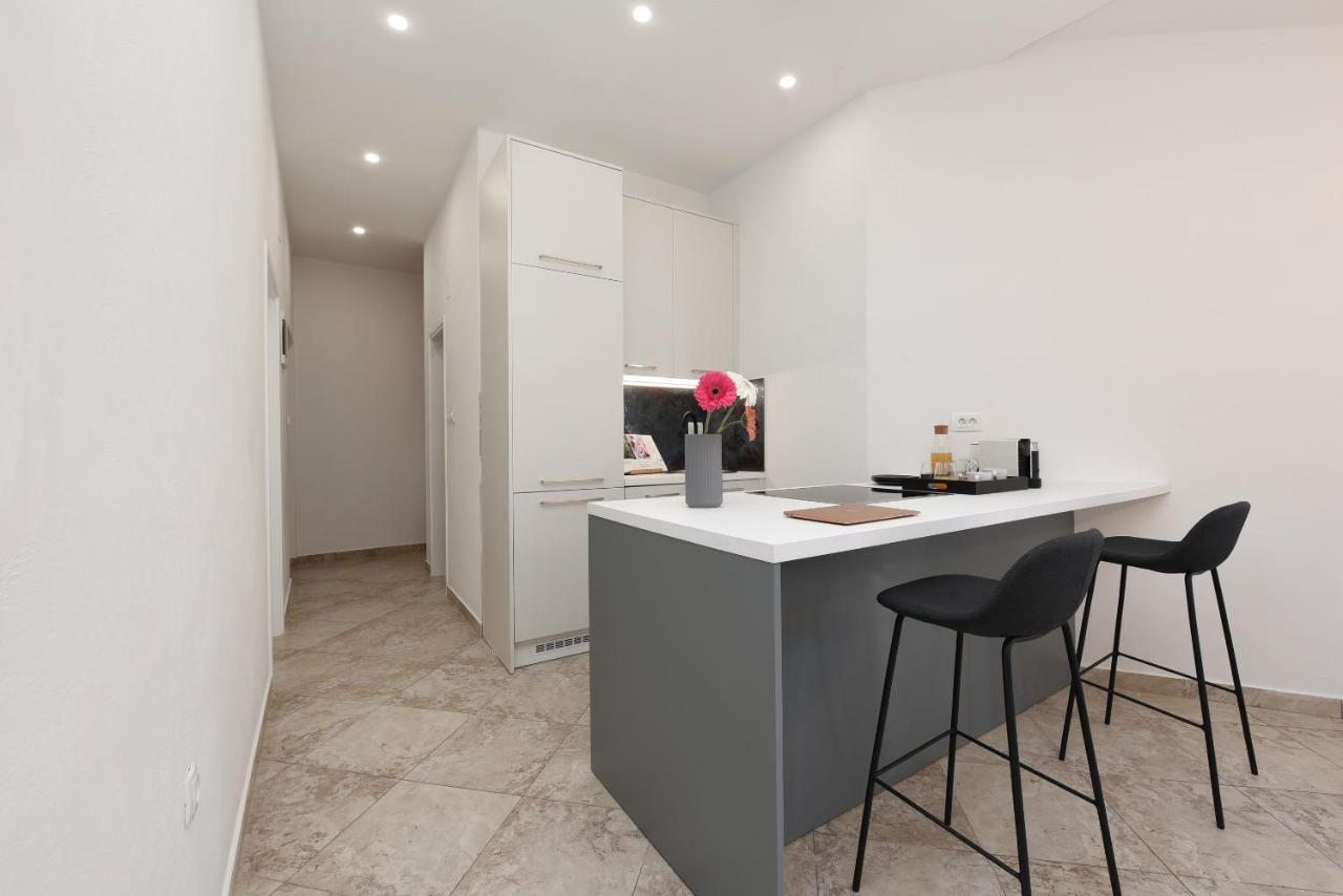 Malako Family Apartments Seline Eksteriør bilde
