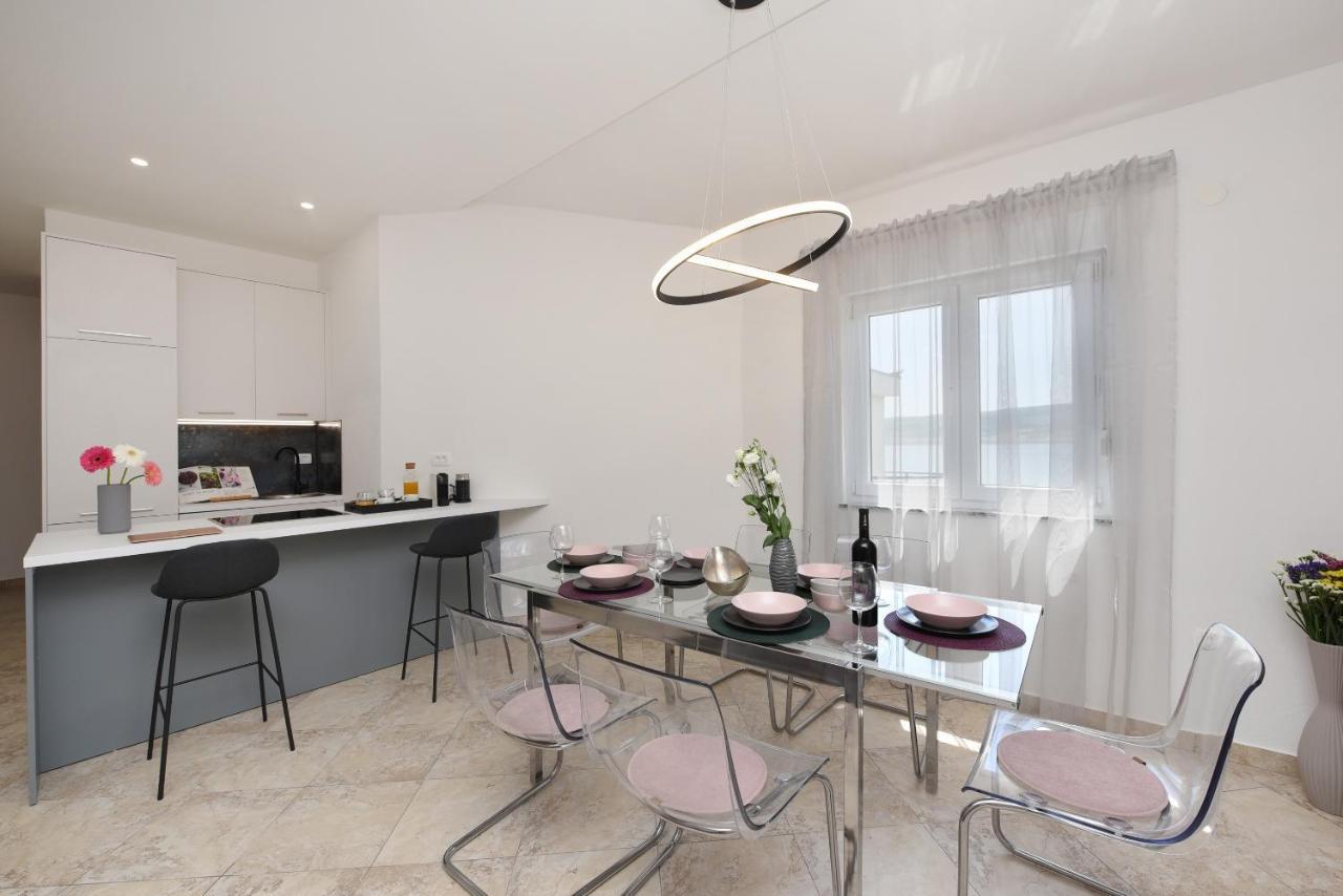 Malako Family Apartments Seline Eksteriør bilde