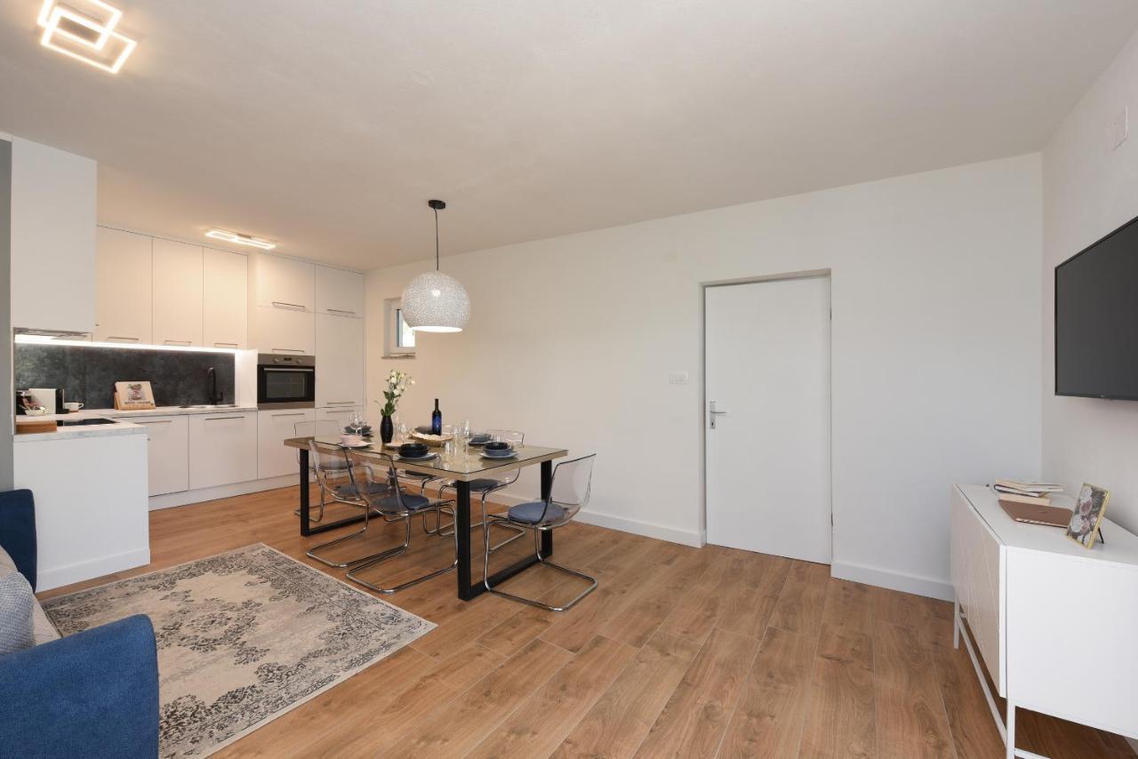 Malako Family Apartments Seline Eksteriør bilde