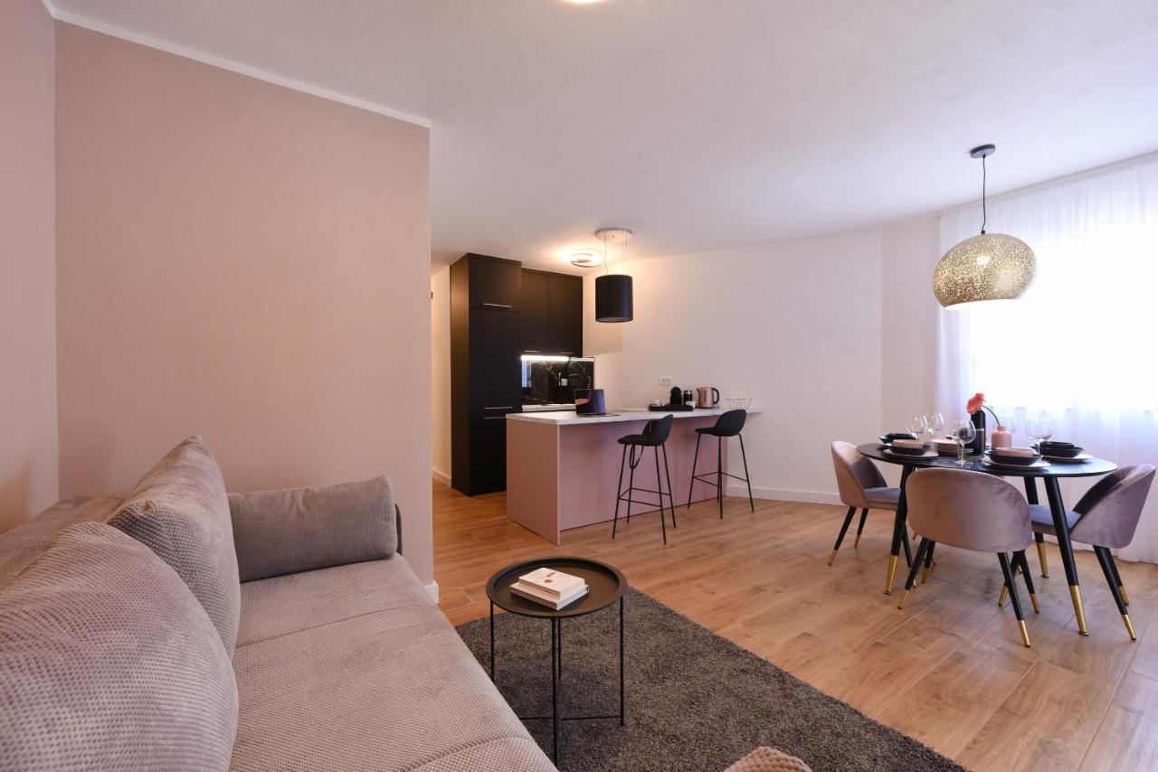 Malako Family Apartments Seline Eksteriør bilde