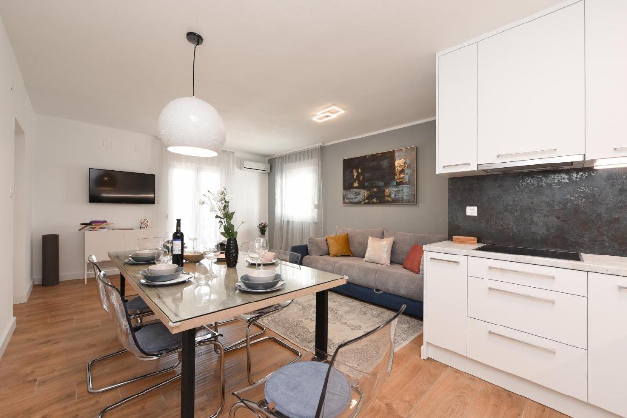 Malako Family Apartments Seline Eksteriør bilde